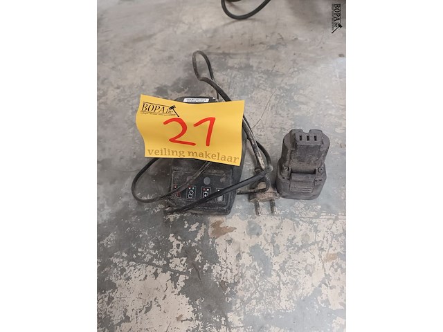 Lot 21 - batterijen en lader senco - afbeelding 3 van  3