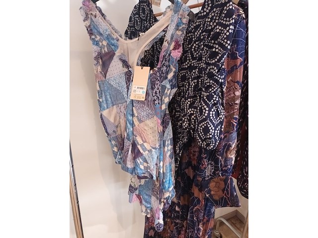 Lot 21 - blouses en kleedjes maat 40. 5 stuks - afbeelding 2 van  5
