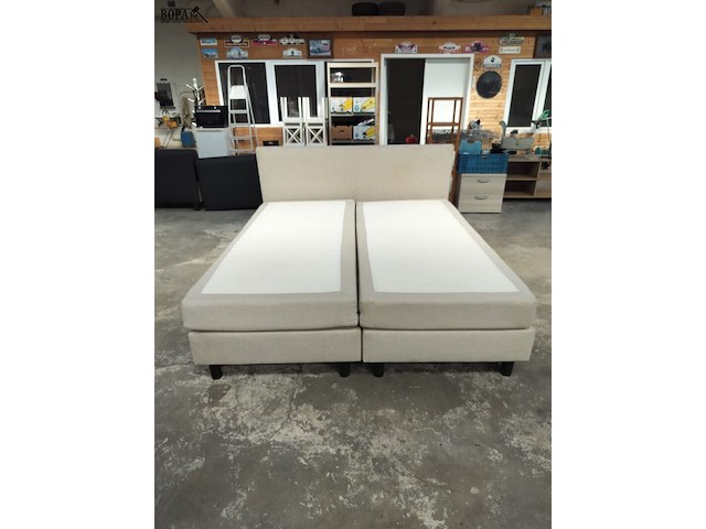 Lot 21 - boxspring voor 2 personen - afbeelding 1 van  3