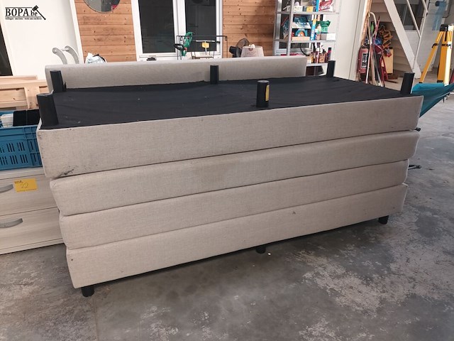 Lot 21 - boxspring voor 2 personen - afbeelding 3 van  3