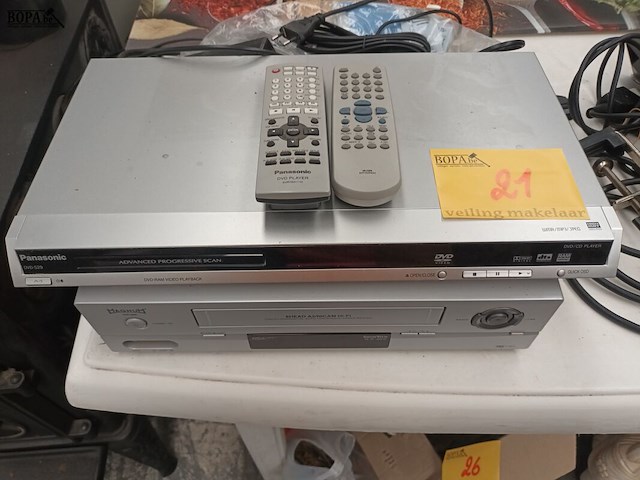 Lot 21 - dvd- en vhs-speler - afbeelding 1 van  5