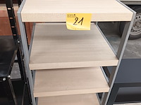 Lot 21 - etagère
