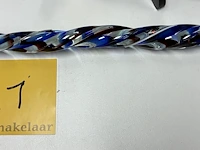 Lot 21 - gedraaide glazen wandelstok/paradestok