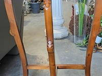 Lot 21 - halfronde chinese demi-lune consoletafel van hout met pracht - afbeelding 2 van  5