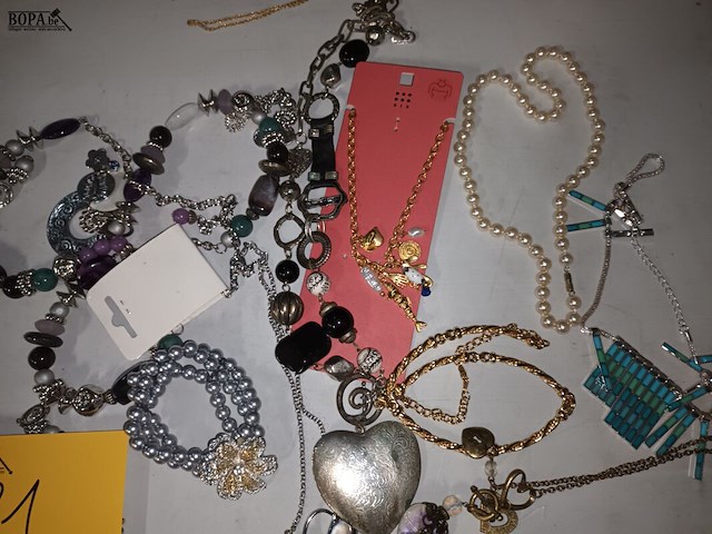 Lot 21 - halskettingen. 40 stuks - afbeelding 3 van  6