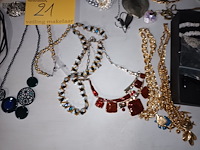Lot 21 - halskettingen. 40 stuks - afbeelding 6 van  6