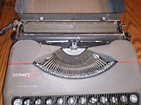 Lot 21 - hermes baby typemachine - afbeelding 2 van  4