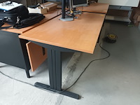 Lot 21 - kantoortafel - afbeelding 2 van  3