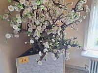 Lot 21 - kunstboom in bak