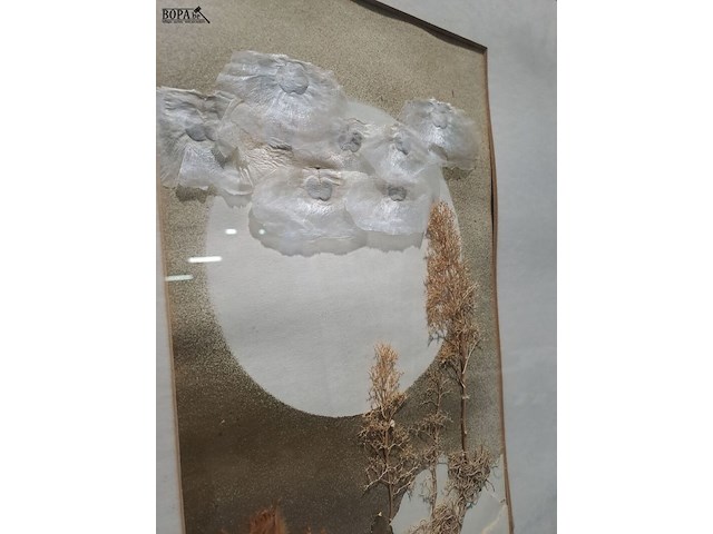 Lot 21 - kunstwerk in reliëf van gedroogde planten in goudkleurige al - afbeelding 2 van  4