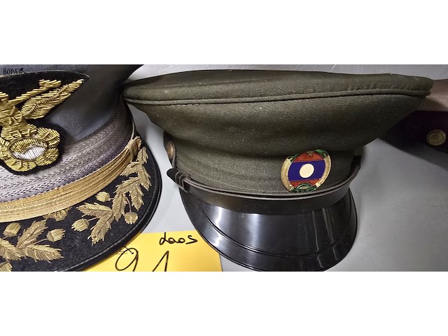 Lot 21 - laos 2 kepies - afbeelding 3 van  3