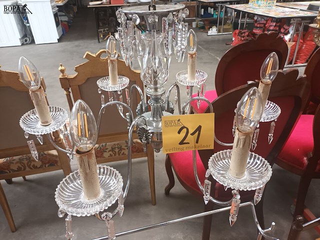 Lot 21 - luster met kristallen - afbeelding 1 van  5