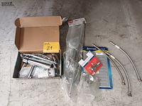 Lot 21 - materiaal voor sanitair