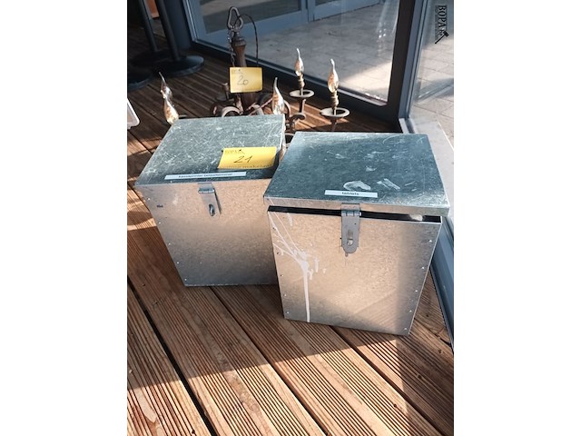 Lot 21 - metalen opbergbox. 2 stuks - afbeelding 1 van  4