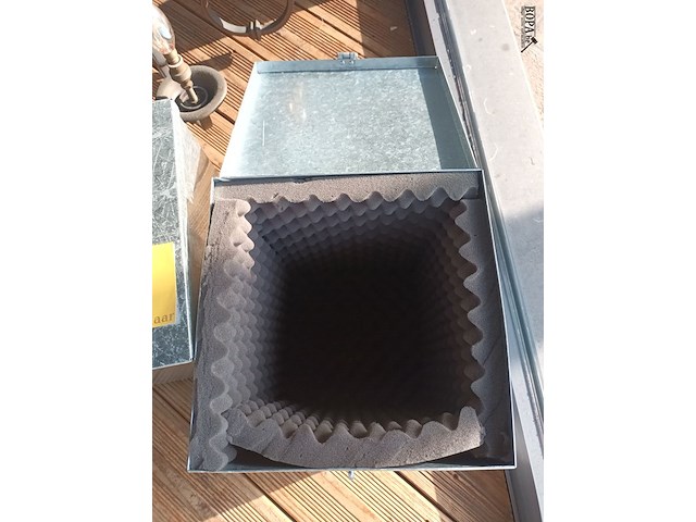 Lot 21 - metalen opbergbox. 2 stuks - afbeelding 2 van  4