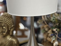 Lot 21 - moderne tafellamp op inox voet