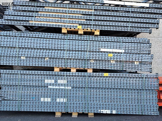 Lot 21 - palletstelling met 12 staanders - afbeelding 1 van  5
