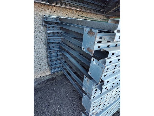 Lot 21 - palletstelling met 12 staanders - afbeelding 2 van  5