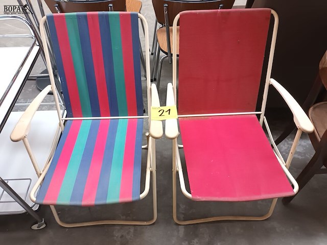 Lot 21 - retro kampeerstoelen. 2 stuks - afbeelding 1 van  4