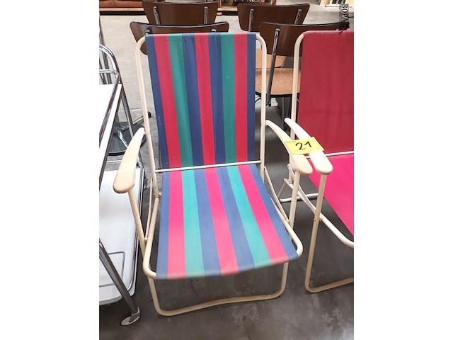 Lot 21 - retro kampeerstoelen. 2 stuks - afbeelding 2 van  4