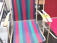 Lot 21 - retro kampeerstoelen. 2 stuks - afbeelding 2 van  4