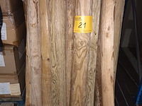 Lot 21 - ronde houten palen. 23 stuks