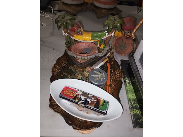Lot 21 - rookwaren en accessoires - afbeelding 2 van  4