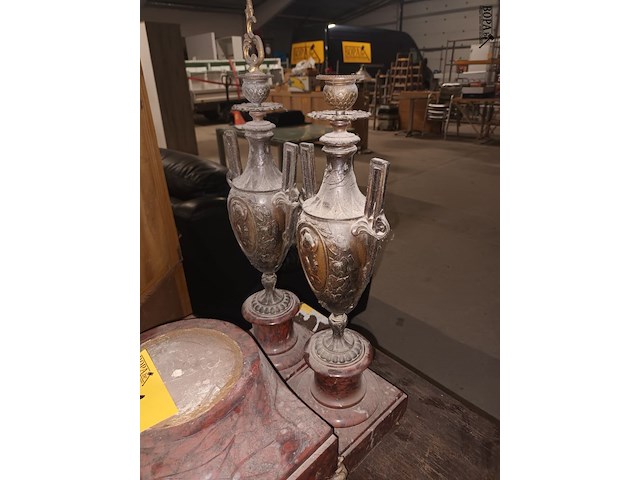 Lot 21 - schouwgarnituur - afbeelding 2 van  4