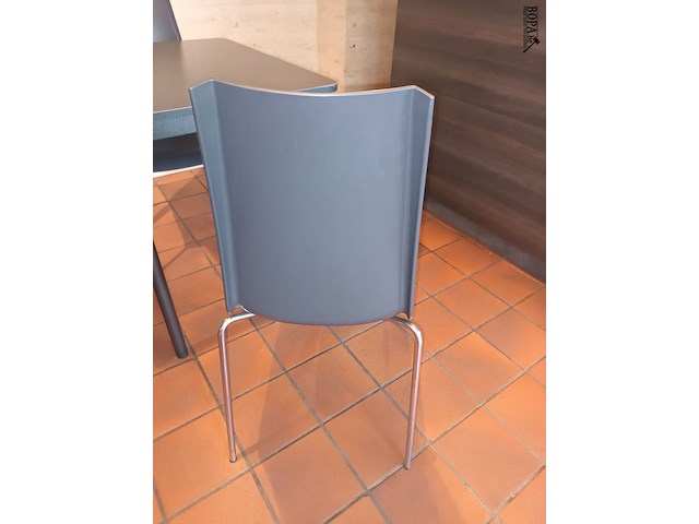 Lot 21 - tafel met stoelen - afbeelding 4 van  5