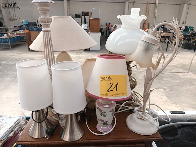 Lot 21 - tafellampen. 8 stuks - afbeelding 1 van  4