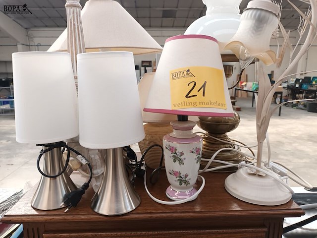 Lot 21 - tafellampen. 8 stuks - afbeelding 2 van  4