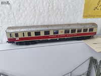 Lot 21 - tee rijtuigen - 2 stuks - afbeelding 2 van  6