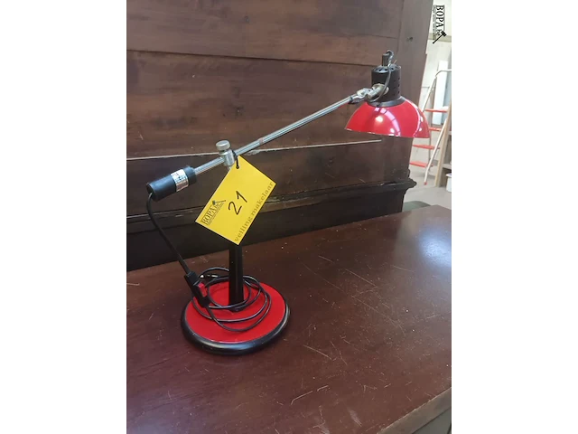 Lot 21 - vintage rode lamp - afbeelding 1 van  5