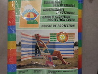Lot 210 - beschermhoezen en strandstoeltje - afbeelding 2 van  3