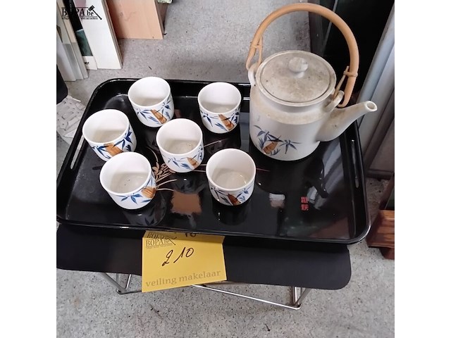 Lot 210 - chinese keramiek set met plateau - handgeschilderd bamboepat - afbeelding 1 van  5
