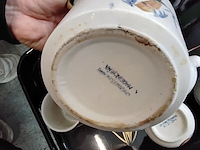 Lot 210 - chinese keramiek set met plateau - handgeschilderd bamboepat - afbeelding 4 van  5