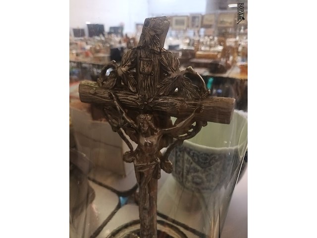 Lot 210 - globe met kruisbeeld - afbeelding 2 van  3