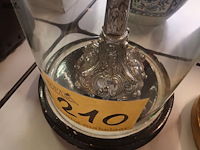 Lot 210 - globe met kruisbeeld - afbeelding 3 van  3