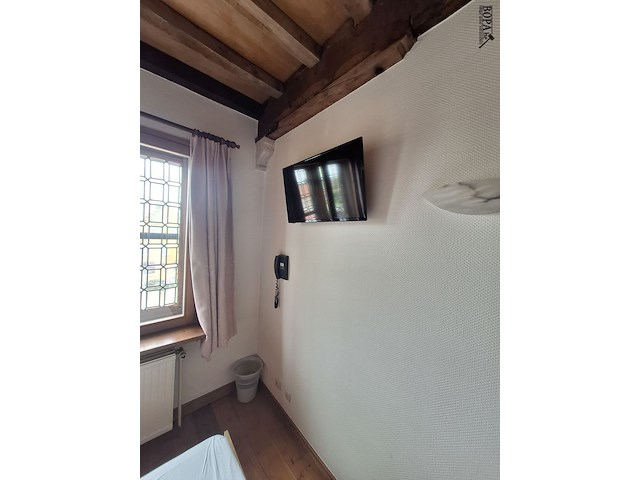 Lot 210 - inhoud hotelkamer - afbeelding 2 van  4
