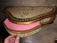 Lot 210 - italiaanse wandconsole met lade - afbeelding 5 van  6