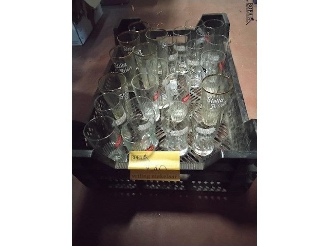 Lot 210 - lot verschillende soorten stella artoisglazen 24 st - afbeelding 1 van  1