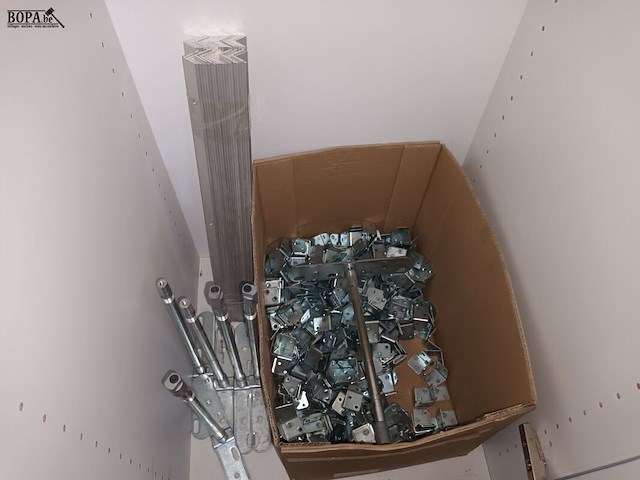 Lot 210 - montage materiaal voor meubels - afbeelding 8 van  10