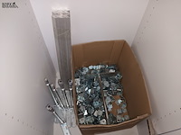 Lot 210 - montage materiaal voor meubels - afbeelding 8 van  10