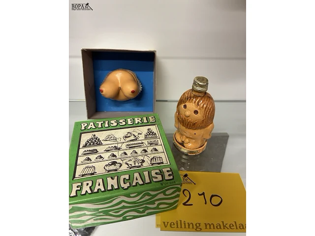Lot 210 - novelty-item borsten + drankflesje adam - afbeelding 1 van  1