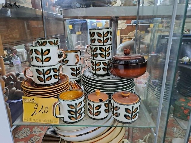 Lot 210 - vintage koffieservies boch getekend: ramboullet '60: handges - afbeelding 1 van  3