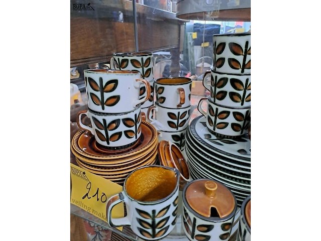 Lot 210 - vintage koffieservies boch getekend: ramboullet '60: handges - afbeelding 2 van  3