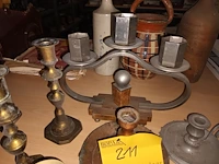 Lot 211 - antieke blakers en kandelaars. 9 stuks - afbeelding 2 van  3
