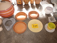 Lot 211 - bloempotten. 20 stuks - afbeelding 1 van  3