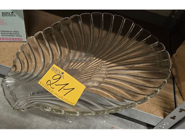 Lot 211 - glazen kreeftenschaal - afbeelding 1 van  2