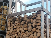 Lot 211 - houten kist met brandhout